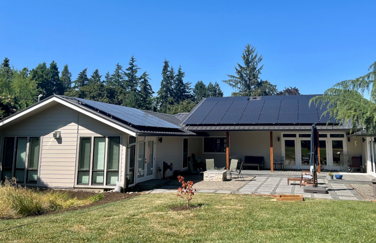 Sistema de generación de energía solar fotovoltaica en tejado