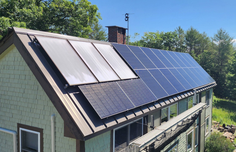 Sistema de generación de energía solar fotovoltaica en tejado