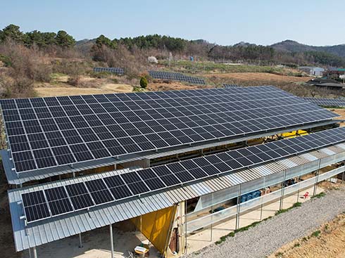 Soportes de montaje del panel solar de Korea Sangju para techo de metal 89.28kw
