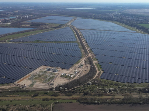 La mayor central fotovoltaica de Europa se conecta con éxito a la red