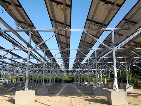 1.Estructura de montaje en suelo solar de hormigón de 368 MW en Yasugi-Japón