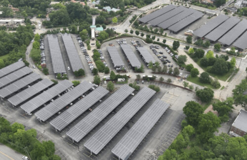 El zoológico de Cincinnati suministra energía a un sistema de cobertizo de estacionamiento con energía solar